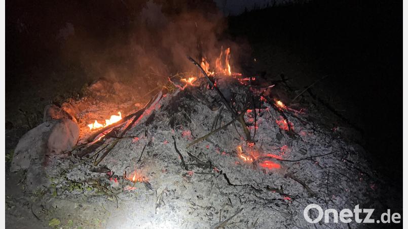 Ein Jagdpächter aus Wackersdorf hat ein Lagerfeuer beim Knappensee gelöscht. Symbolbild: Polizeiinspektion Schwandorf