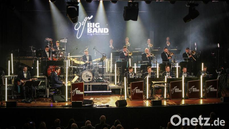 Die Big Band der Bundeswehr tritt am Montag, 13. Juli, zum zweiten Mal auf dem Gelände des Höglinger Unternehmens Godelmann auf. Für das zweieinhalbstündige Konzert wird kein Eintrittsgeld verlangt. Allerdings sind Spenden erwünscht. Bild: Bundeswehr