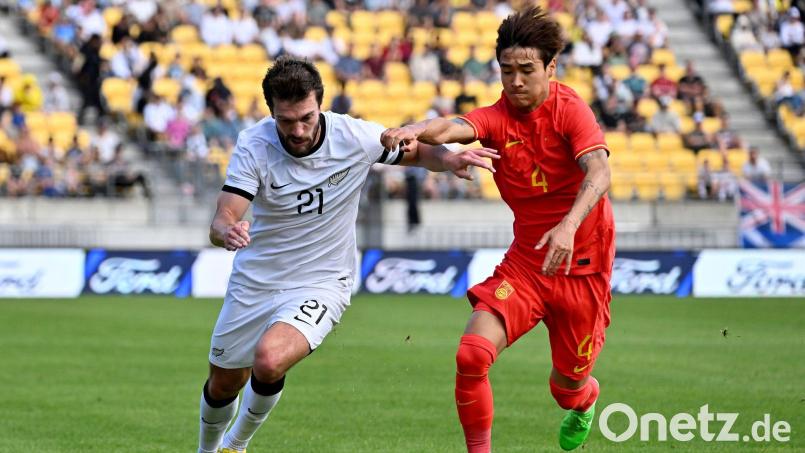 Der neuseeländische Nationalspieler Tim Payne (l) ist schon vor der Fußball-WM zum heimlichen Star geworden. Bild: Masanori Udagawa/Photosport/AP/dpa