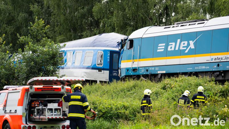 Ein Bild der verunglückten Alex-Lokomotive. In Tschechien befasst sich nun ein Gericht mit dem Unfall aus dem August 2021. Archivbild: Nicolas Armer/dpa