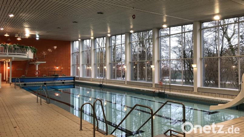Die Schwimmhalle sieht auf den ersten Blick nicht baufällig aus – doch die Bausubstanz bereitet Sorgen. Bild: Jürgen Schelzke/exb