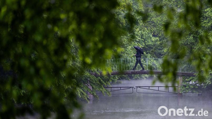 In Köln war der Samstag schon kräftig nass. Bild: Rolf Vennenbernd/dpa