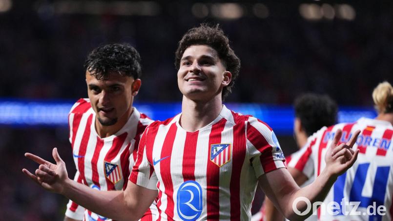 Das Werben um Julián Álvarez hat eine bemerkenswerte Reaktion von Atlético Madrid provoziert. (Archivbild) Bild: Manu Fernandez/AP/dpa