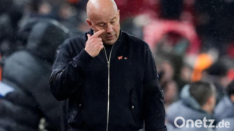 Arne Slot muss den FC Liverpool verlassen. Bild: Peter Byrne/PA Wire/dpa