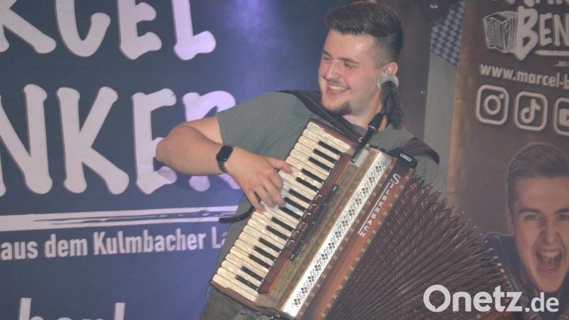 Marcel Benker, bekannt aus Radio und Fernsehen, sorgte am Freitagabend beim Festauftakt in Konnersreuth für eine tolle Stimmung. Bild: jr