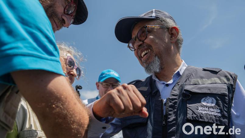 Der WHO-Chef besucht den Ebola-Hotspot. Bild: Moses Sawasawa/AP/dpa