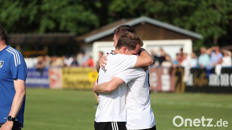 Der SV Etzenricht steigt nach einer 0:2 Heimniederlage gegen den SV Wenzenbach in die Bezirksliga ab Bild: DIETER JAESCHKE
