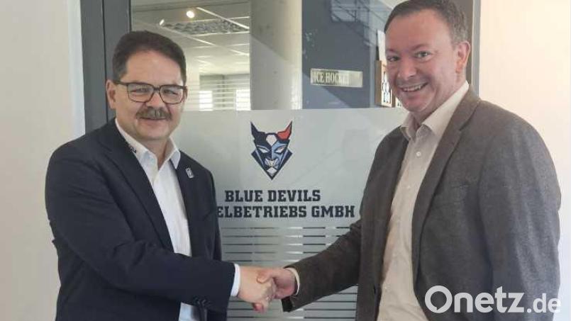 Das war's für Franz Vodermeier bei den Blue Devils Weiden: Jörg Bayer (rechts) übernimmt als Geschäftsführer des DEL2-Clubs. Bild: Claudia Bunk