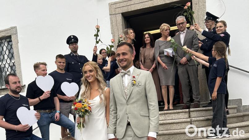 Elena Weiß und Daniel Lauterbach am Tag ihrer Hochzeit in Leonberg. Bild: Verena Gleißner