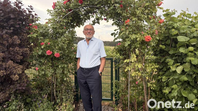 Alois Schwanzl wird 80 und kümmert sich immer noch mit großer Leidenschaft um seinen geliebten Garten. Bild: Lukas Büchold