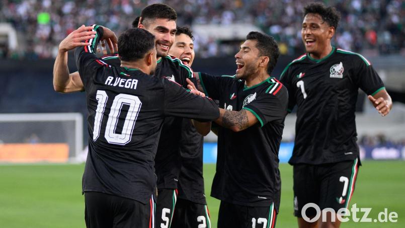 Mexiko bejubelt Johan Vásquez' Siegtreffer gegen Australien. Bild: Kyusung Gong/AP/dpa