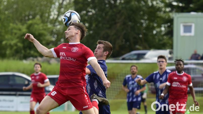 Jonas Ambrosch (vorne) kehrt zum TSV Tännesberg zurück. Bild: mr