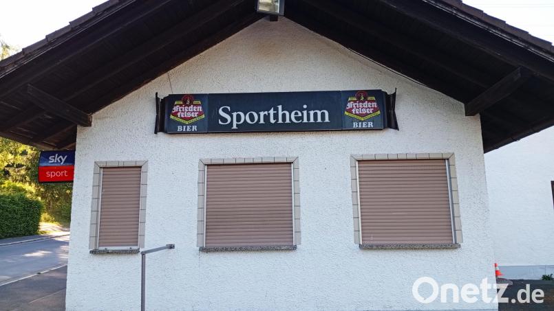 Der neue griechische Wirt hat sich nach kurzer Zeit wieder vom TSV Waldershof verabschiedet. Doch es steht schon fest, dass die Rollläden im Sportheim nicht dauerhaft geschlossen bleiben. Bild: fpoz