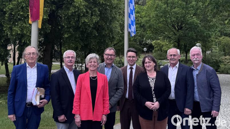 SPD-Kreistagsfraktion mit Marianne Schieder an der Spitze (Dritte von rechts) Bild: Peter Wein