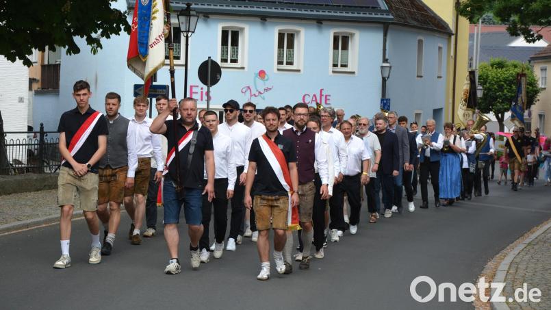 Am Sonntagvormittag fand der Festzug zum 120-jährigen Jubiläum des TSV Konnersreuth statt. Bild: jr