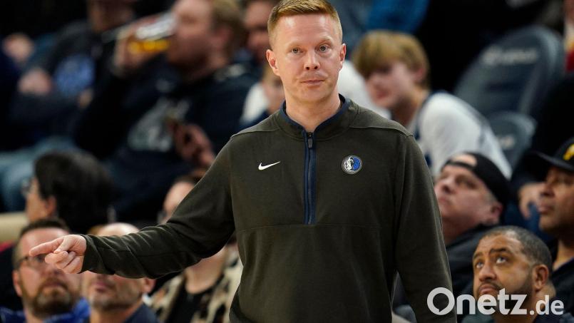 Ist der neue Trainer von Franz Wagner bei den Orlando Magic: Sean Sweeney. (Archivfoto) Bild: Abbie Parr/AP/dpa