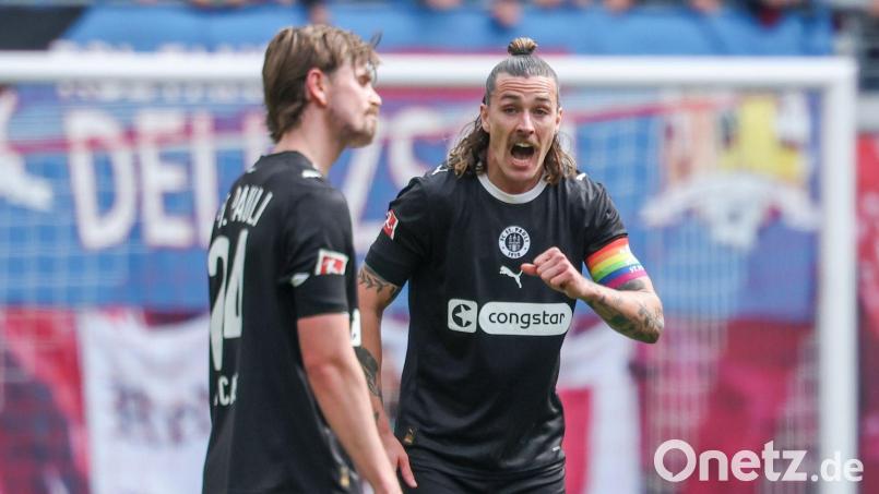 Jackson Irvine (r) und Connor Metcalfe fahren zur WM. (Archivbild) Bild: Jan Woitas/dpa