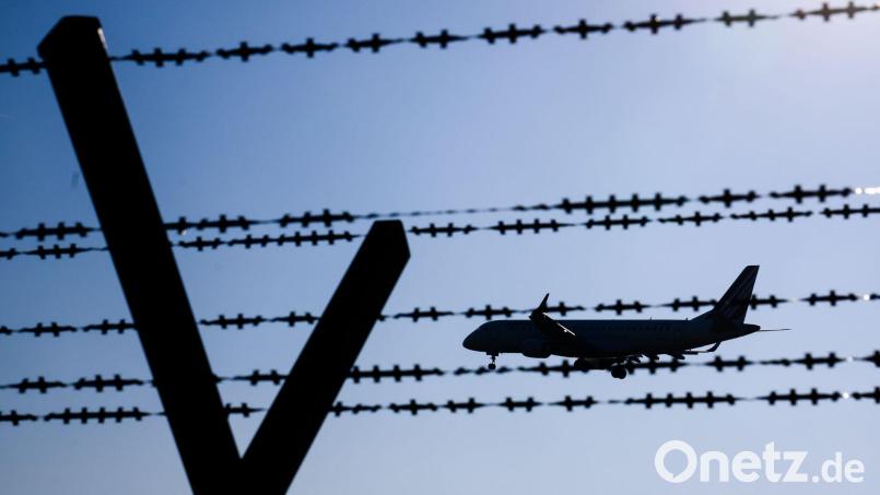 Die Zahl der Abschiebungen aus den EU-Ländern war im vergangenen Jahr gestiegen. (Symbolbild) Bild: Julian Stratenschulte/dpa