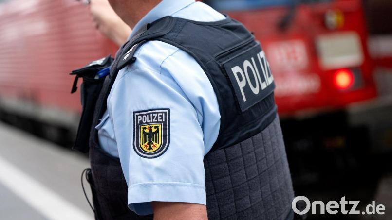 Die Bundespolizei nahm die drei Jugendlichen mit aufs Revier, die Identität des vierten Beteiligten muss noch ermittelt werden. (Symbolbild) Bild: Sven Hoppe/dpa