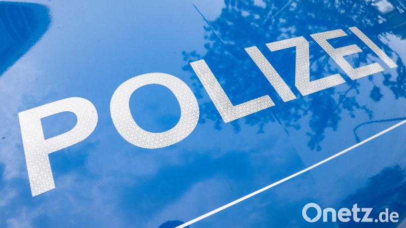 Nach einem Messerangriff in Arnstorf fahndete die Polizei mit Unterstützung aus der Luft nach dem flüchtigen Täter. (Symbolbild) Bild: Boris Roessler/dpa