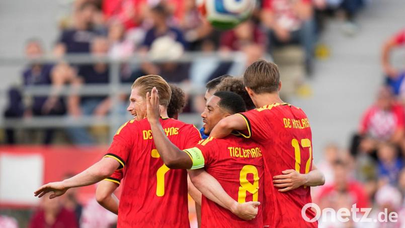 Youri Tielemans (M) sorgte für das 1:0 gegen Kroatien. Bild: Darko Bandic/AP/dpa