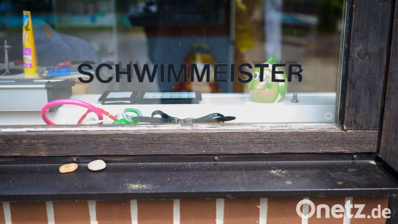 Der Bundesverband Deutscher Schwimmmeister fordert schärfere Regeln für Kinder und Jugendliche, die nicht gut schwimmen können. (Symbolbild) Bild: Philipp Schulze/dpa