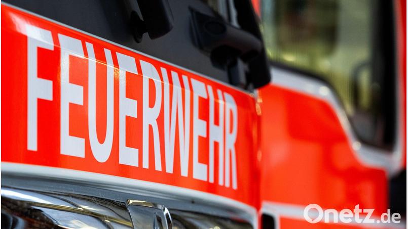 Rund 200 Einsatzkräfte bekämpfen den Brand auf einem Bauernhof im oberbayerischen Gmund am Tegernsee. (Symbolbild) Bild: Soeren Stache/dpa