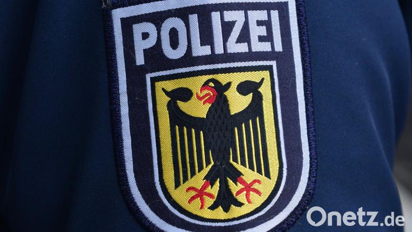 Nach einer Zugentgleisung im Bahnhof von Neumarkt in der Oberpfalz ermitteln die Beamten wegen der Unfallursache. (Symbolfoto) Bild: Martin Schutt/dpa