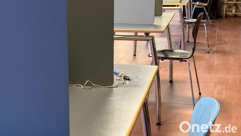 In Thanstein rüsten sich die Helfer in den Wahllokalen für die zweite Wahl am 14. Juni. Die Bürgermeisterwahl vom 8. März muss wiederholt werden, es gibt aber nur einen Kandidaten. Symbolbild: Petra Hartl