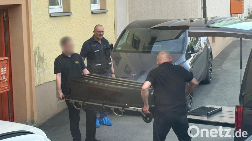 Nachdem ein Anwohner die Polizei alarmiert hatte, fanden die Beamten den Mann leblos in seiner Wohnung. (Archivbild) Bild: N5 DESK/NEWS5/dpa
