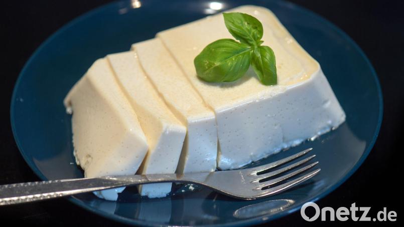 Die Grundzutat für Tofu ist die Sojabohne. (Symbolbild) Bild: picture alliance / Arno Burgi/dpa-Zentralbild/ZB