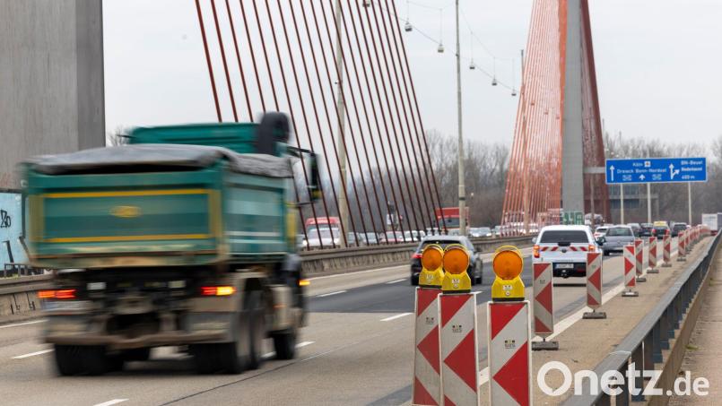 Die Bonner Nordbrücke ist bereits seit Februar für schwere Lkw gesperrt. (Archivbild) Bild: Thomas Banneyer/dpa