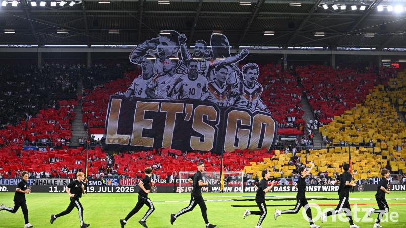 Bald geht es los: Die Fußballfans in Deutschland fiebern der WM entgegen. (Archivbild) Bild: Tom Weller/dpa