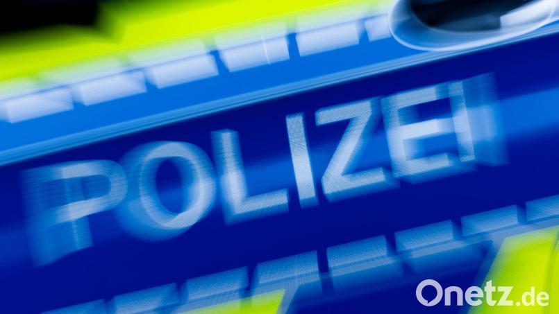 In Amberg lag ein 15-Jähriger neben seinem E-Scooter auf dem Boden. Symbolbild: Rolf Vennenbernd/dpa