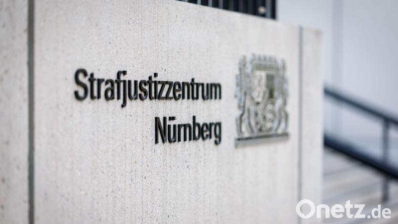 Der Prozess hat am Landgericht Nürnberg-Fürth begonnen. (Symbolbild) Bild: Daniel Karmann/dpa