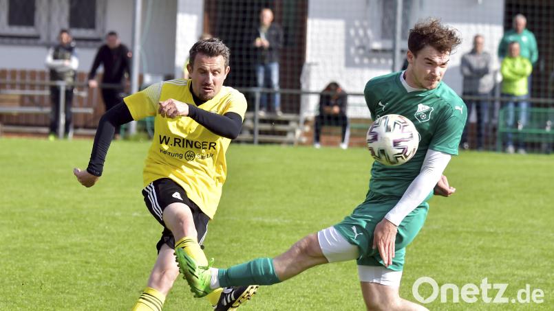Michael Weiß (rechts) verlässt den 1. FC Schlicht zur kommenden Saison. Archivbild: Hubert Ziegler