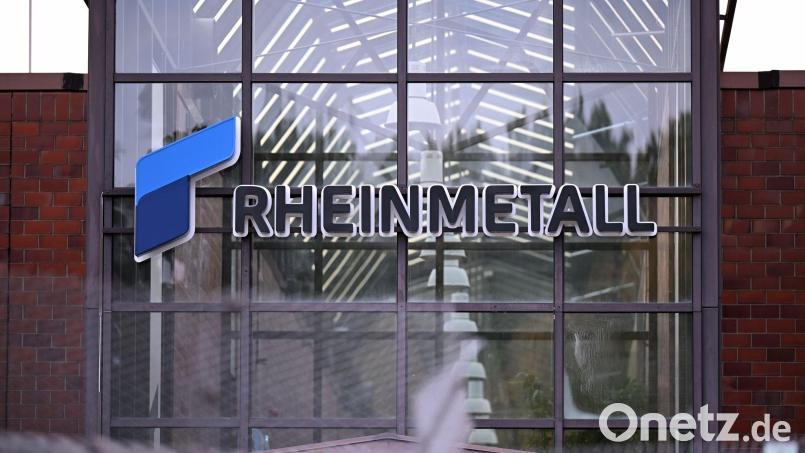 Rheinmetall-Logo an einem Werkstor. Bild: Wolf von Dewitz/dpa
