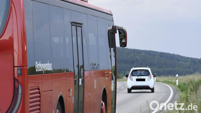 Eine Straßensperrung in Oed wirkt sich auch auf den Busverkehr aus. Symbolbild: Petra Hartl