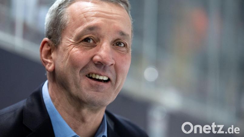 Pinguine-Trainer Thomas Popiesch ist zurück in der DEL. (Archivbild) Bild: Sven Hoppe/dpa