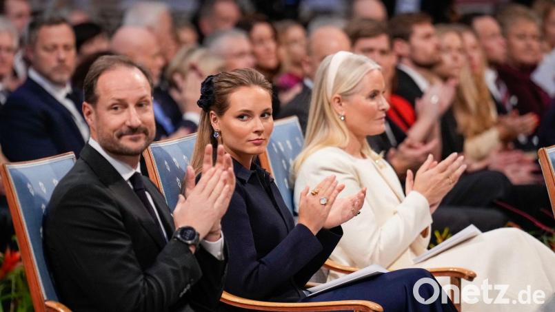 Kronprinzessin Mette-Marit (rechts) leidet unter einer schweren Lungenfibrose. (Archivbild) Bild: Ole Berg-Rusten/NTB/dpa