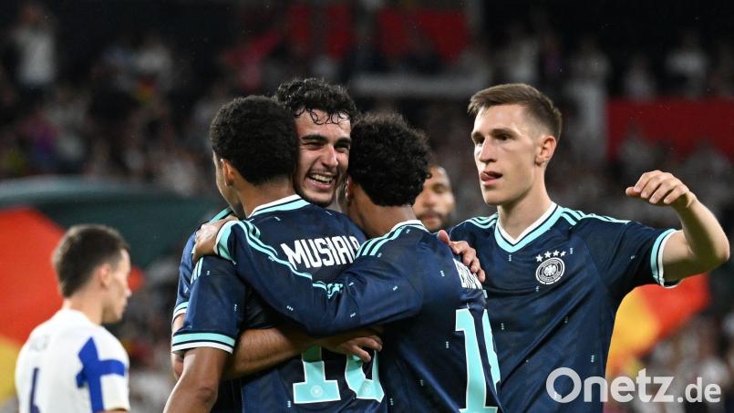 In den blauen Triktos muss Deutschland in der WM-Vorrunde nur einmal spielen. Bild: Federico Gambarini/dpa