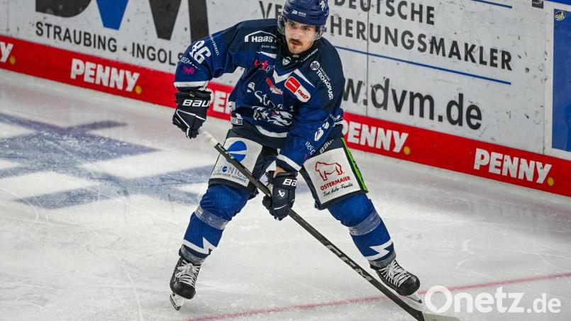 Skyler McKenzie bleibt wie auch Simon Seidl in Straubing. (Archivbild) Bild: Armin Weigel/dpa