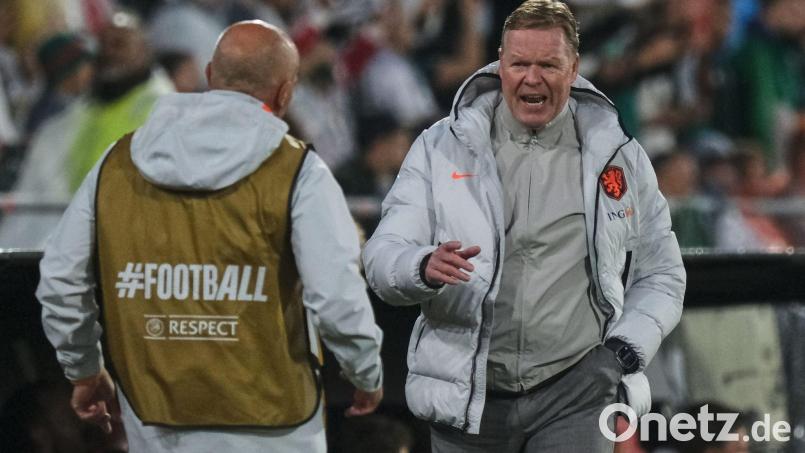 Oranje-Coach Ronald Koeman (r) konnte mit dem 0:1 gegen Algerien nicht zufrieden sein. Bild: Patrick Post/AP/dpa