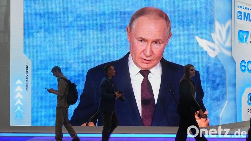 Kremlchef Wladimir Putin weist westliche Warnungen vor einem baldigen Überfall Moskaus auf ein Nato-Land als Unsinn zurück. Bild: Dmitri Lovetsky/AP/dpa