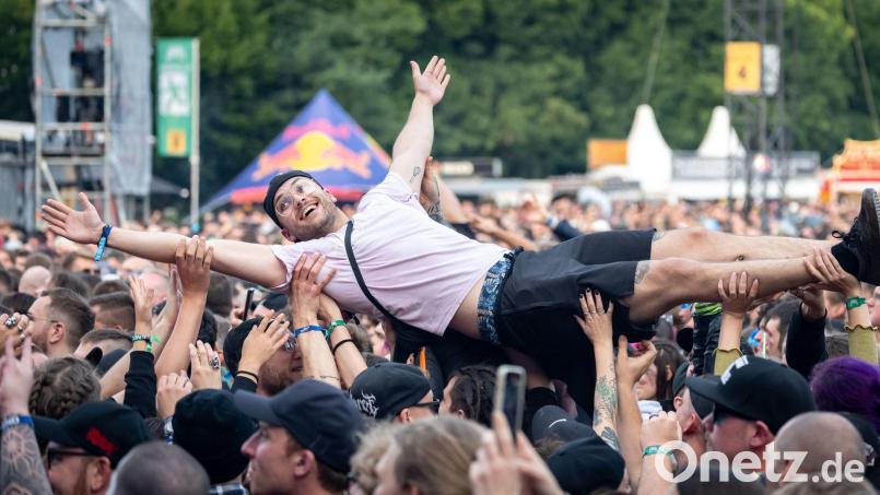 Schon am Donnerstag konnten sich die Musikfans bei Partys auf dem Festivalgelände aufwärmen. (Symbolbild) Bild: Daniel Karmann/dpa