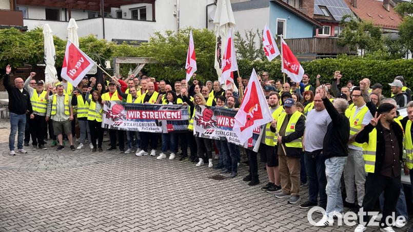 Einig zeigt sich die Belegschaft des Rosenberger Unternehmens Stahlgruber: Am Montag wird weiter gestreikt. Bild: mma