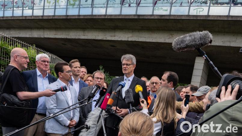 Bundesverkehrsminister Patrick Schnieder (CDU) hat versichert, dass die Bonner Nordbrücke für ihn derzeit oberste Priorität hat. Bild: Benjamin Westhoff/dpa