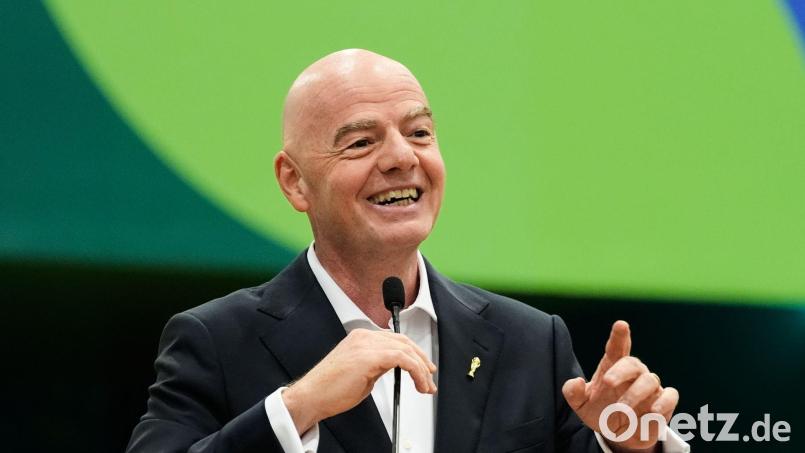 Die von Präsident Gianni Infantino angeführte FIFA schüttet bei der WM über 300 Millionen Euro an die Clubs aus. (Archivbild) Bild: Tony Gutierrez/AP/dpa