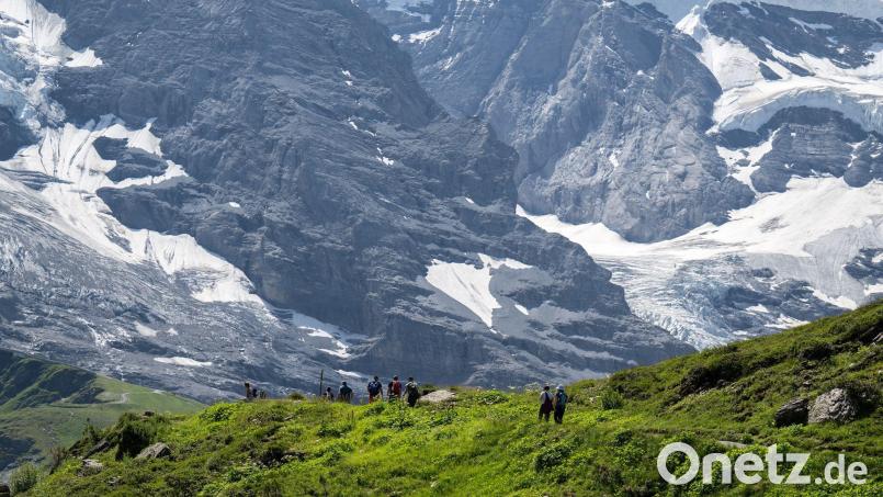 Die vermisste Wanderin wurde in den Schweizer Alpen tot gefunden. (Symbolbild) Bild: Peter Schneider/KEYSTONE/dpa