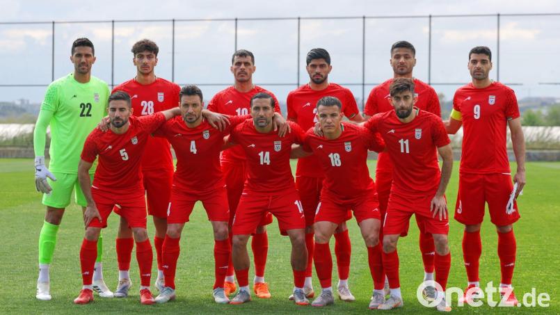 Für die iranischen Spieler sind die Visa-Fragen vor der Fußball-WM geklärt. (Archivbild) Bild: Riza Ozel/AP/dpa